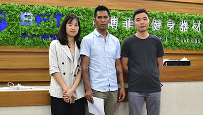 玻利維亞客戶來中國采購商用健身房器材