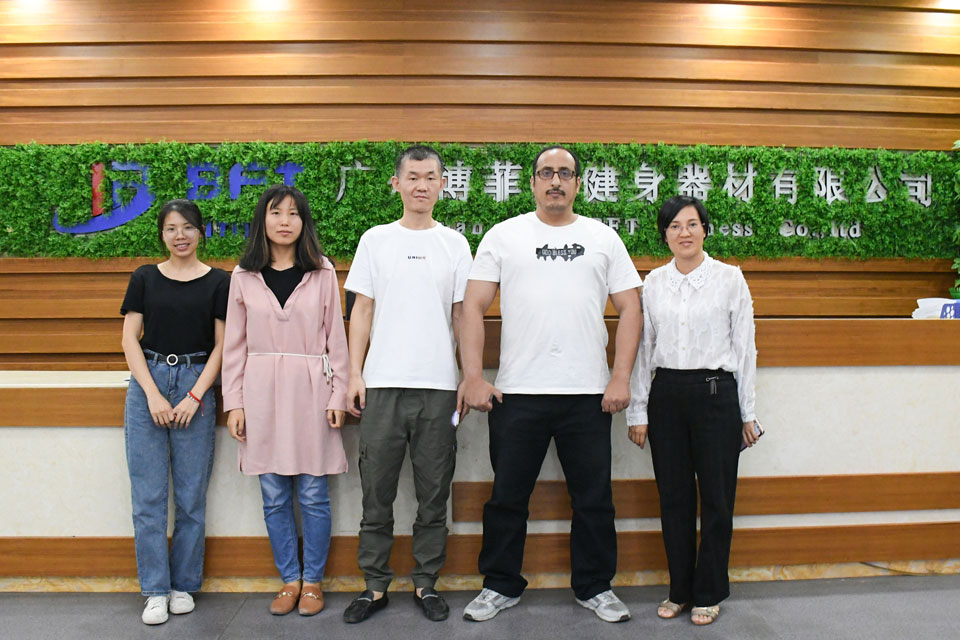 沙特客戶進口樱桃网站入口品牌商用健身器材