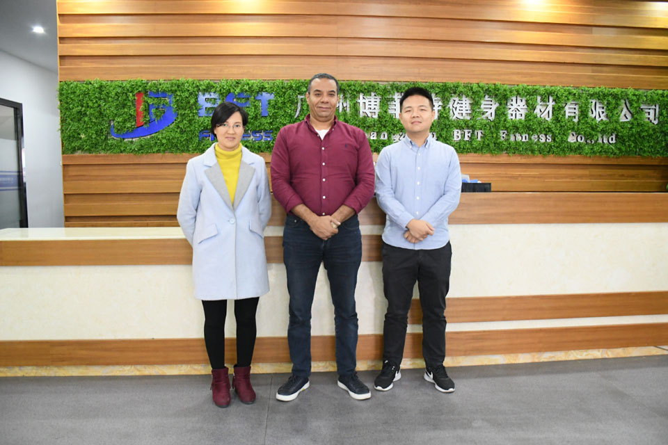 埃及客戶采購健身房設備